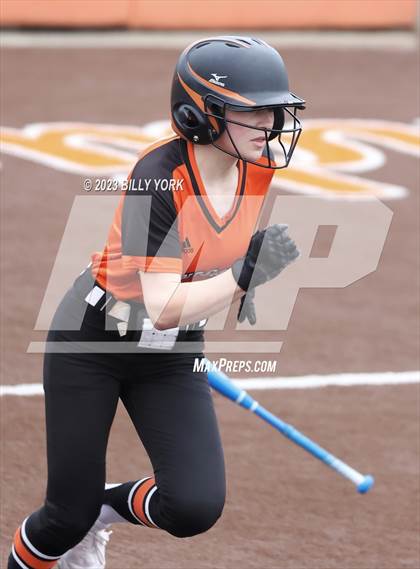 Thumbnail 2 in Grand Saline vs Van photogallery.