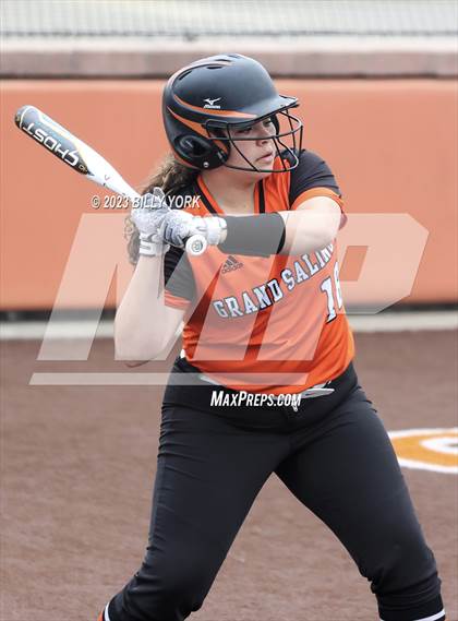 Thumbnail 1 in Grand Saline vs Van photogallery.
