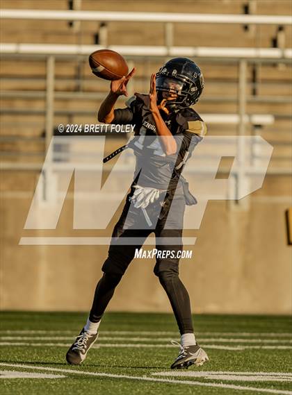 Thumbnail 2 in Bennington vs Lincoln Southeast photogallery.