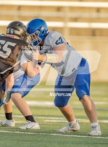 Thumbnail 2 in Bennington vs Lincoln Southeast photogallery.