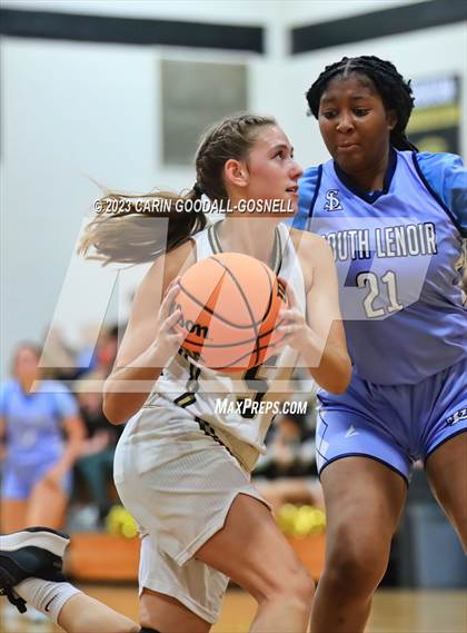 Thumbnail 1 in South Lenoir @ Croatan photogallery.