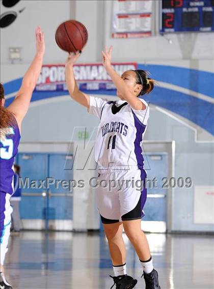 Thumbnail 2 in Spanish Springs vs. Franklin (Bulldog Winter Classic) photogallery.