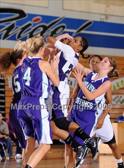 Thumbnail 2 in Spanish Springs vs. Franklin (Bulldog Winter Classic) photogallery.