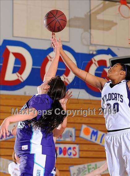 Thumbnail 2 in Spanish Springs vs. Franklin (Bulldog Winter Classic) photogallery.
