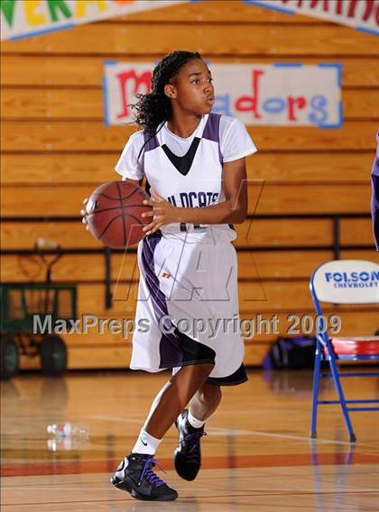 Thumbnail 2 in Spanish Springs vs. Franklin (Bulldog Winter Classic) photogallery.