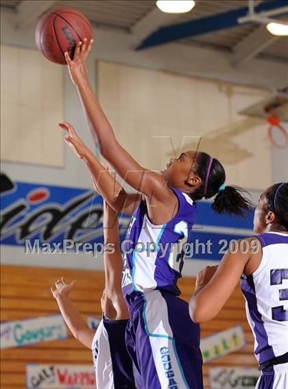 Thumbnail 2 in Spanish Springs vs. Franklin (Bulldog Winter Classic) photogallery.