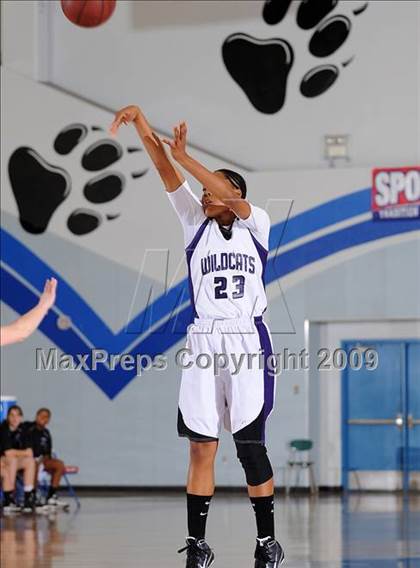 Thumbnail 2 in Spanish Springs vs. Franklin (Bulldog Winter Classic) photogallery.
