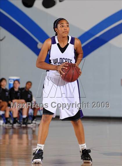 Thumbnail 2 in Spanish Springs vs. Franklin (Bulldog Winter Classic) photogallery.