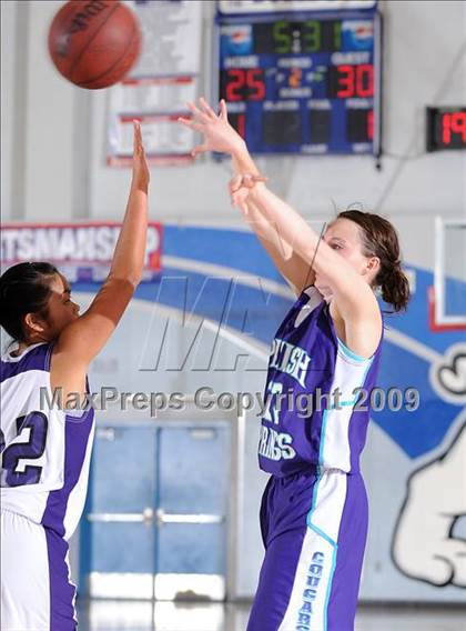 Thumbnail 2 in Spanish Springs vs. Franklin (Bulldog Winter Classic) photogallery.