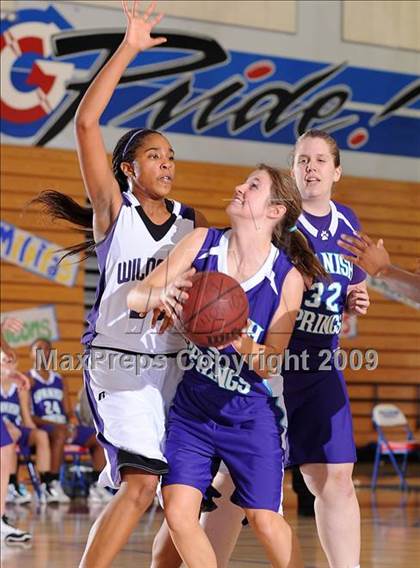 Thumbnail 2 in Spanish Springs vs. Franklin (Bulldog Winter Classic) photogallery.