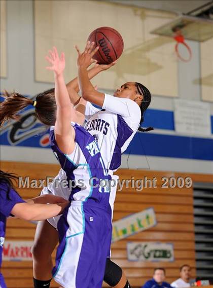 Thumbnail 2 in Spanish Springs vs. Franklin (Bulldog Winter Classic) photogallery.