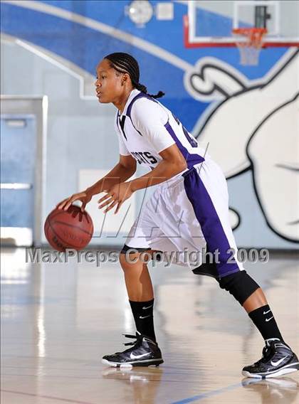 Thumbnail 2 in Spanish Springs vs. Franklin (Bulldog Winter Classic) photogallery.