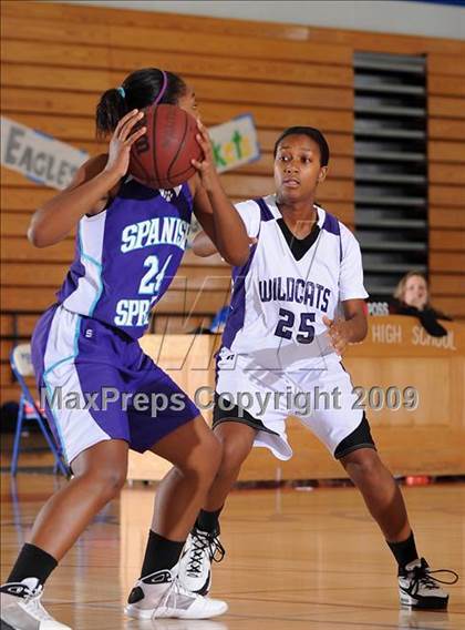 Thumbnail 3 in Spanish Springs vs. Franklin (Bulldog Winter Classic) photogallery.