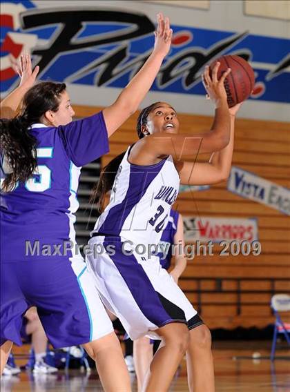 Thumbnail 2 in Spanish Springs vs. Franklin (Bulldog Winter Classic) photogallery.