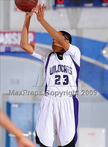 Thumbnail 2 in Spanish Springs vs. Franklin (Bulldog Winter Classic) photogallery.