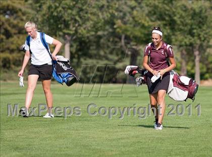 Thumbnail 2 in Galesburg vs Quincy vs Moline photogallery.