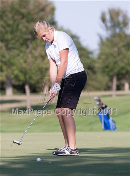 Thumbnail 2 in Galesburg vs Quincy vs Moline photogallery.