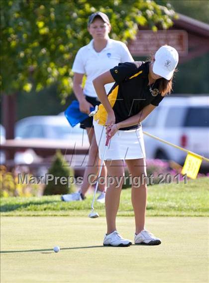 Thumbnail 1 in Galesburg vs Quincy vs Moline photogallery.
