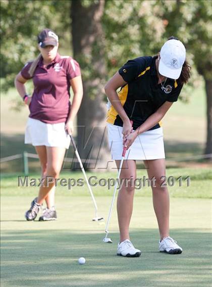 Thumbnail 2 in Galesburg vs Quincy vs Moline photogallery.