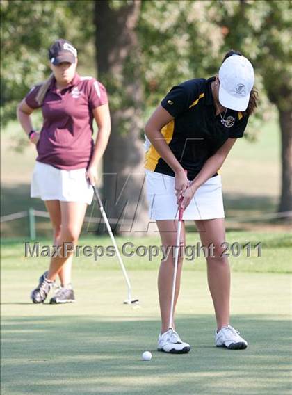 Thumbnail 1 in Galesburg vs Quincy vs Moline photogallery.