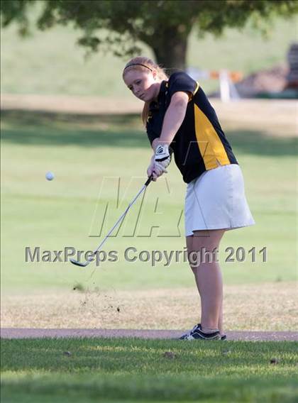 Thumbnail 2 in Galesburg vs Quincy vs Moline photogallery.