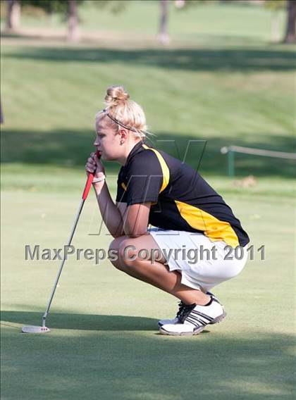 Thumbnail 2 in Galesburg vs Quincy vs Moline photogallery.