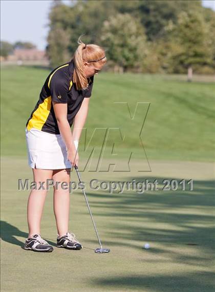 Thumbnail 3 in Galesburg vs Quincy vs Moline photogallery.