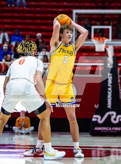 Thumbnail 3 in Timpview vs. Orem (UHSAA 5A Quarterfinal) photogallery.