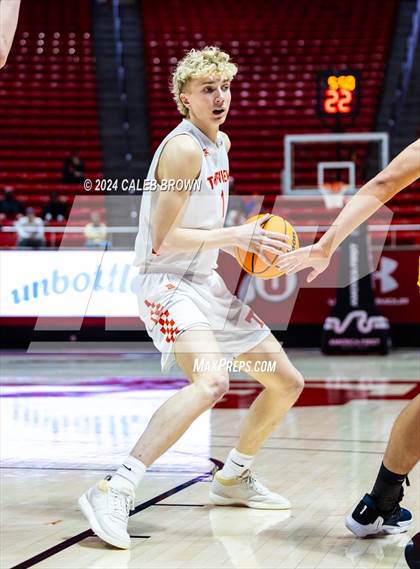 Thumbnail 3 in Timpview vs. Orem (UHSAA 5A Quarterfinal) photogallery.