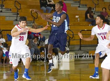 Thumbnail 2 in Alief Elsik vs Duncanville (McDonald's Texas Invitational) photogallery.