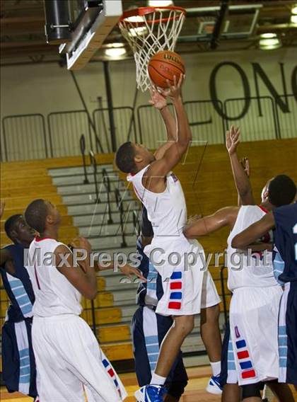 Thumbnail 1 in Alief Elsik vs Duncanville (McDonald's Texas Invitational) photogallery.
