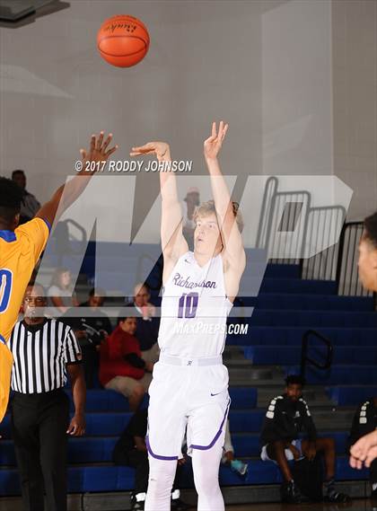 Thumbnail 2 in Fort Bend Elkins vs. Richardson (McDonald's Texas Invitational) photogallery.