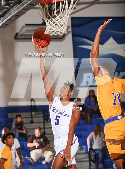 Thumbnail 1 in Fort Bend Elkins vs. Richardson (McDonald's Texas Invitational) photogallery.