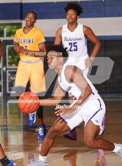 Thumbnail 2 in Fort Bend Elkins vs. Richardson (McDonald's Texas Invitational) photogallery.