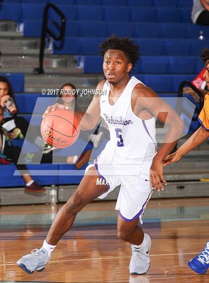 Thumbnail 1 in Fort Bend Elkins vs. Richardson (McDonald's Texas Invitational) photogallery.