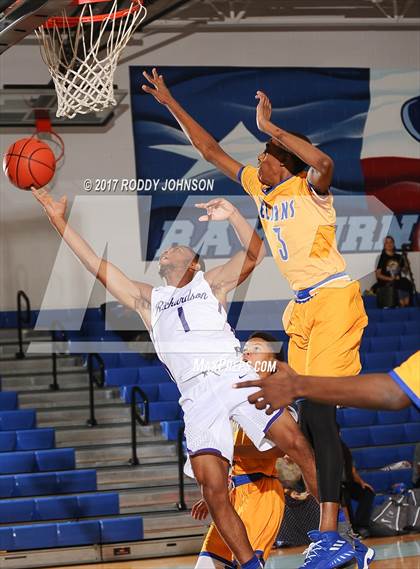 Thumbnail 1 in Fort Bend Elkins vs. Richardson (McDonald's Texas Invitational) photogallery.