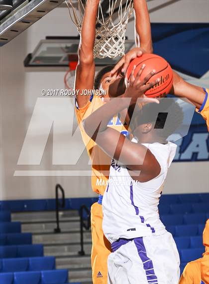 Thumbnail 2 in Fort Bend Elkins vs. Richardson (McDonald's Texas Invitational) photogallery.