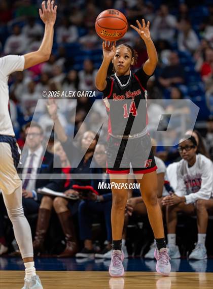 Thumbnail 2 in Wagner vs. Ryan (UIL 5A Basketball Division I Final) photogallery.