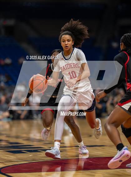 Thumbnail 2 in Wagner vs. Ryan (UIL 5A Basketball Division I Final) photogallery.