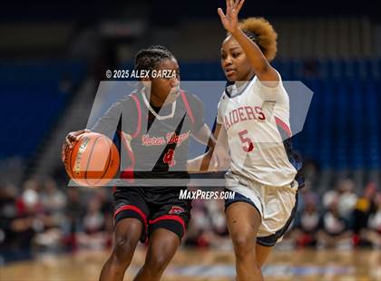 Thumbnail 1 in Wagner vs. Ryan (UIL 5A Basketball Division I Final) photogallery.