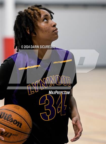 Thumbnail 1 in Lynwood vs. St. Joseph  (Nike Tournament of Champions) photogallery.