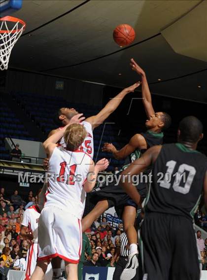 Thumbnail 2 in Inglewood vs. Harvard-Westlake (CIF SS 3A Final) photogallery.