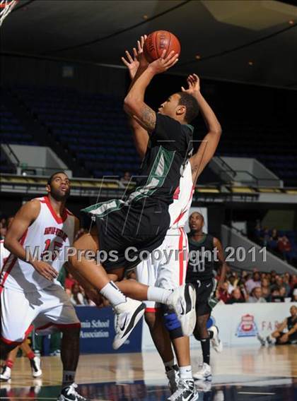 Thumbnail 2 in Inglewood vs. Harvard-Westlake (CIF SS 3A Final) photogallery.