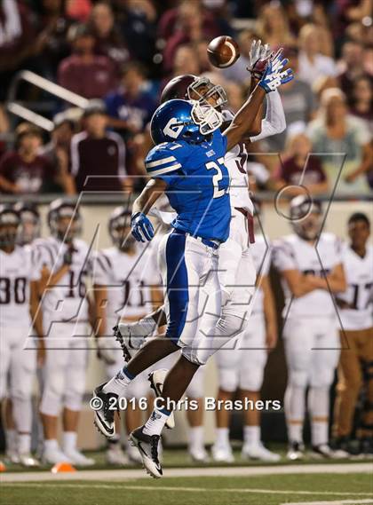 Thumbnail 2 in Bryant vs. Benton photogallery.