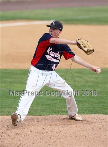 Thumbnail 2 in Kennedy Catholic vs. Saratoga Central Catholic (NYSPHSAA Class B Semifinal) photogallery.