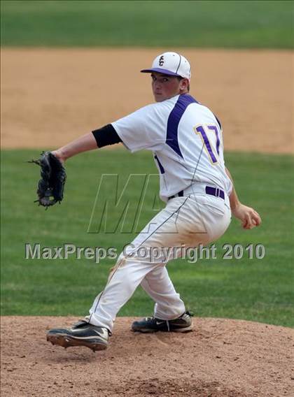 Thumbnail 1 in Kennedy Catholic vs. Saratoga Central Catholic (NYSPHSAA Class B Semifinal) photogallery.