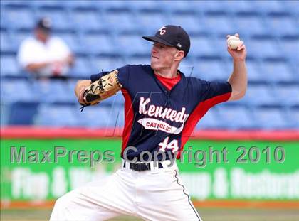 Thumbnail 2 in Kennedy Catholic vs. Saratoga Central Catholic (NYSPHSAA Class B Semifinal) photogallery.