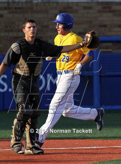 Thumbnail 3 in Derby vs. South (KSHSAA 6A Playoff) photogallery.