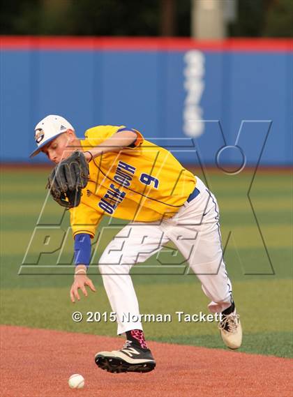 Thumbnail 3 in Derby vs. South (KSHSAA 6A Playoff) photogallery.