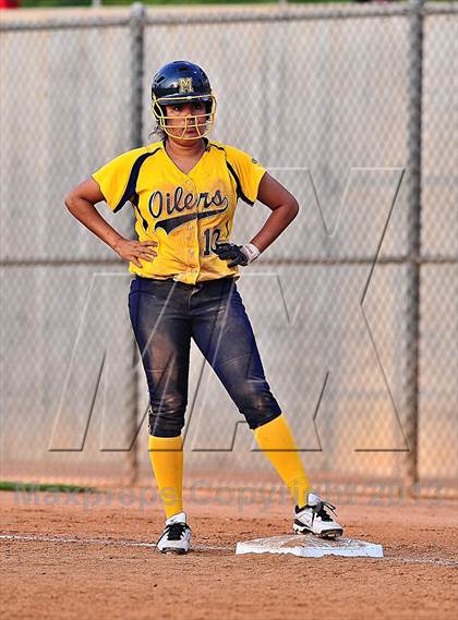 Thumbnail 1 in Montebello vs. Aquinas (CIF SS D5 Final) photogallery.
